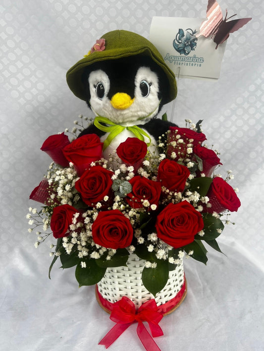 Rosas Rojas con Peluche Pingüino